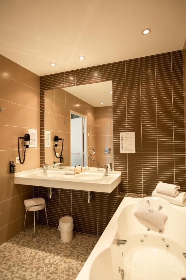 Le Square Hotel Astaffort ภายนอก รูปภาพ